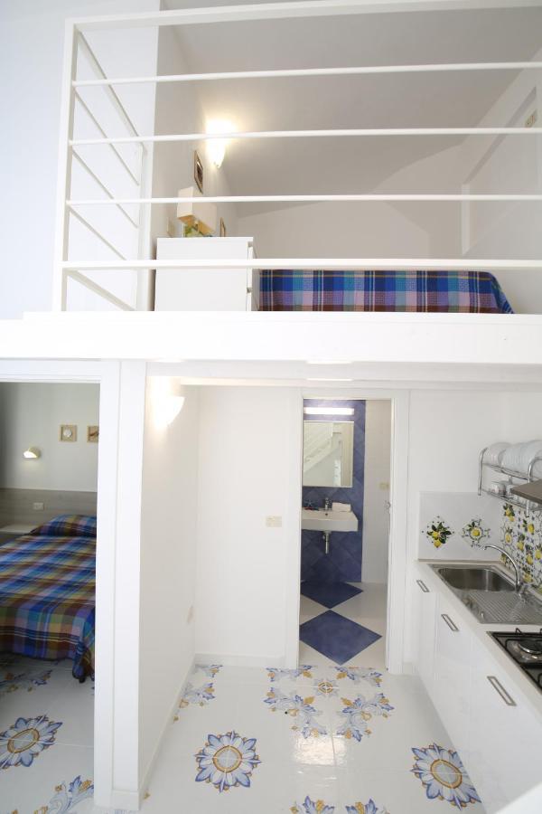 Residence La Conchiglia Весте Екстериор снимка